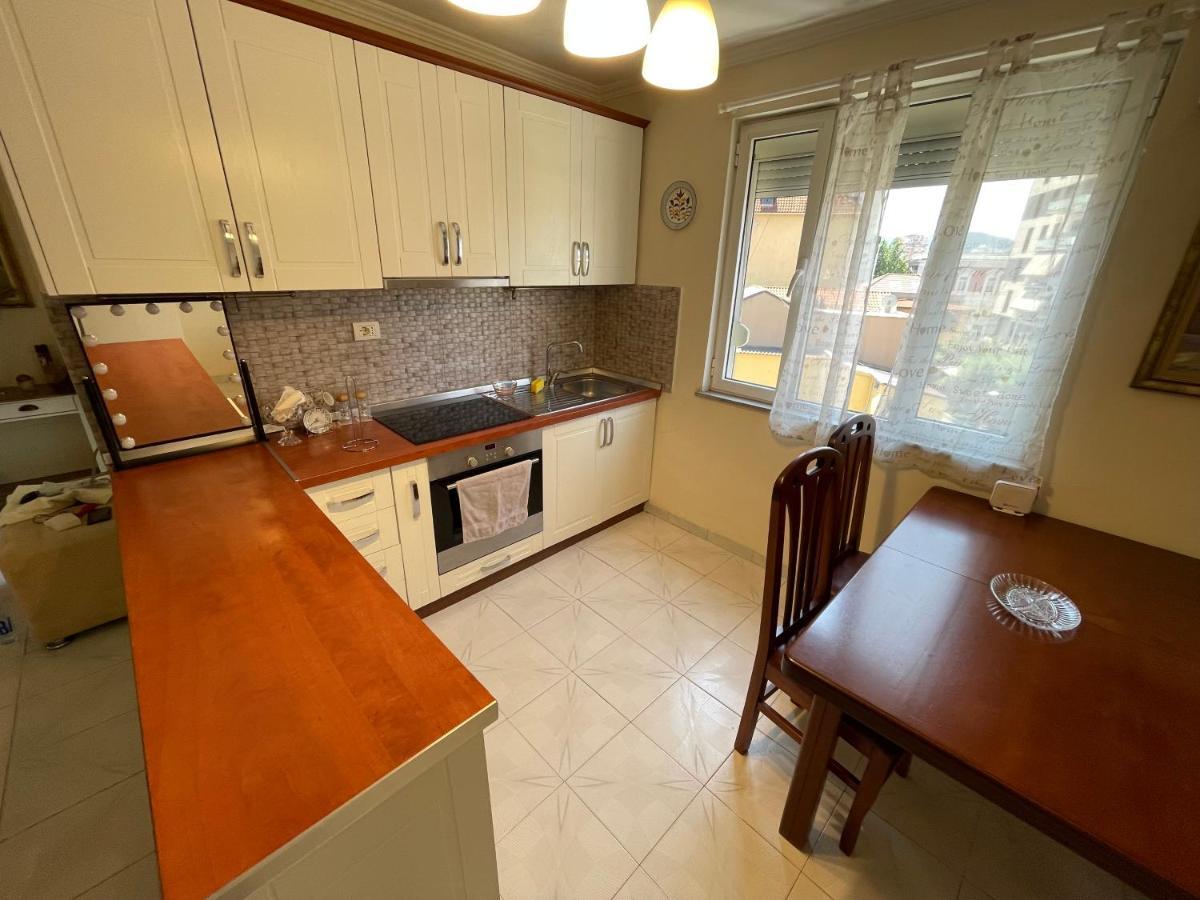 Tirana Flora Center Apartment Bagian luar foto